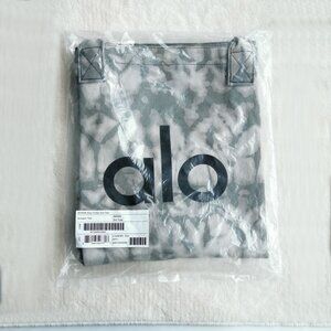 Alo Yoga Gray Canvas Gym Bag Large Travel Training Carry-On with Tag